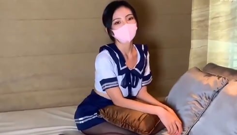 刚放学回来的淫荡女儿趁妈妈不在家和爸爸偷偷干了起来！的啊